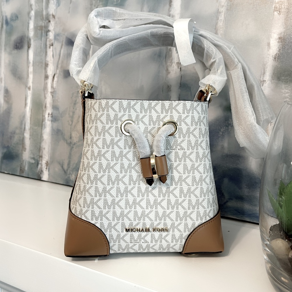 Michael Kors Mercer Gallery Convertible Bucket Leather Shoulder Bag - Picture 2 of 7